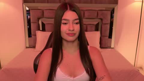 Snapshot of bella_clark2 chatting on 12.17.25 Bella online show from 12.17.25