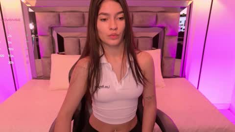 Snapshot of bella_clark2 chatting on 01.08.26 Bella online show from 01.08.26