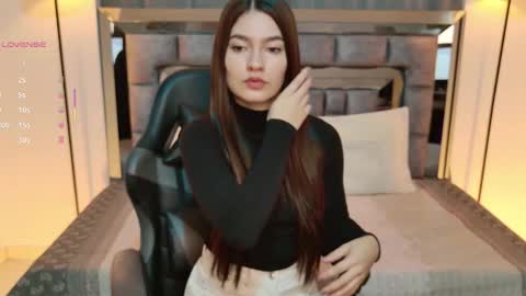 Snapshot of bella_clark2 chatting on 01.15.26 Bella online show from 01.15.26