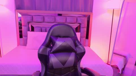 Snapshot of bella_clark2 chatting on 02.25.26 Bella online show from 02.25.26