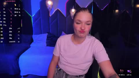 Bella online show from 10.31.25