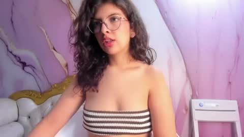 Snapshot of bella_cuttee chatting on 07.06.26 B E L L A online show from 07.06.26