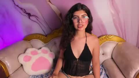 Snapshot of bella_cuttee chatting on 07.30.26 B E L L A online show from 07.30.26