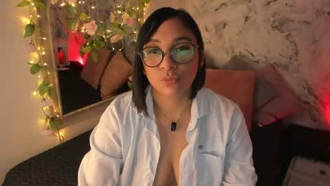 Snapshot of bella_desi chatting on 05.26.26 Dessi online show from 05.26.26