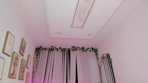 Snapshot of bella_es chatting on 02.20.25 Onlyfans isa bella 23 online show from 02.20.25