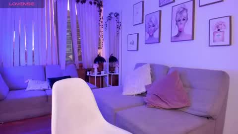 Snapshot of bella_es chatting on 09.27.25 Onlyfans isa bella 23 online show from 09.27.25