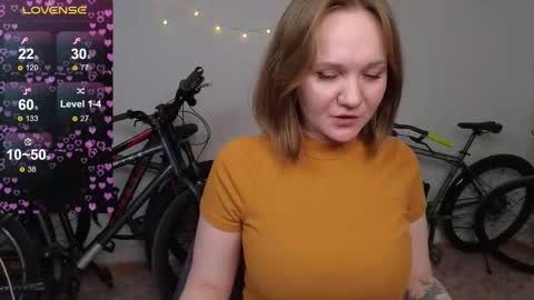 Snapshot of bella_murrrr chatting on 10.09.25 Bella online show from 10.09.25