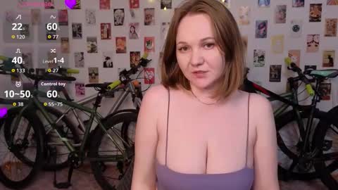 Snapshot of bella_murrrr chatting on 11.14.25 Bella online show from 11.14.25