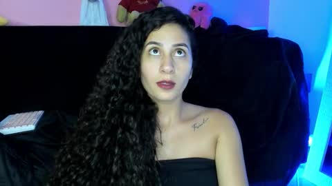 Bella Ponce  online show from 10.29.25