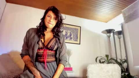 Snapshot of bella_rosee1 chatting on 10.12.25  Maria online show from 10.12.25