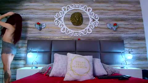 Snapshot of bella_salvatore chatting on 02.19.25     online show from 02.19.25