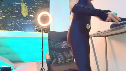     online show from 11.20.25