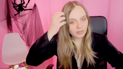 Bella online show from 11.24.25