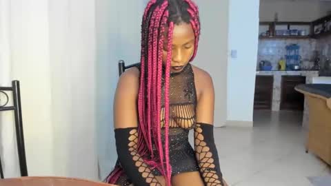 Snapshot of bella_thequeen chatting on 02.04.25 Bella sweetpea online show from 02.04.25