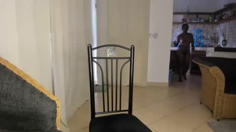 Snapshot of bella_thequeen chatting on 02.19.25 Bella sweetpea online show from 02.19.25