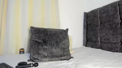 Snapshot of bella_thequeen chatting on 11.22.25 Bella sweetpea online show from 11.22.25