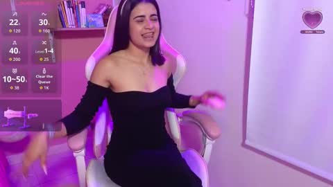 Snapshot of bella_thixx chatting on 09.16.25 bella_thixx online show from 09.16.25