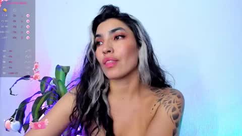 Snapshot of bella_thorne3 chatting on 12.06.24 Bella online show from 12.06.24