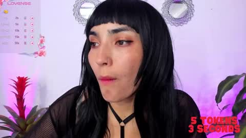 Snapshot of bella_thorne3 chatting on 01.13.25 Bella online show from 01.13.25