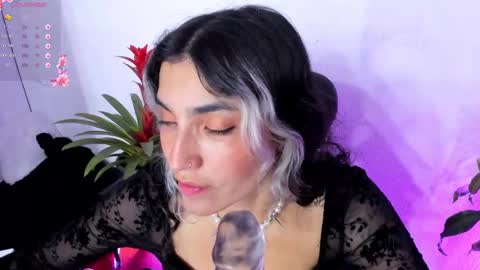 Snapshot of bella_thorne3 chatting on 02.07.25 Bella online show from 02.07.25