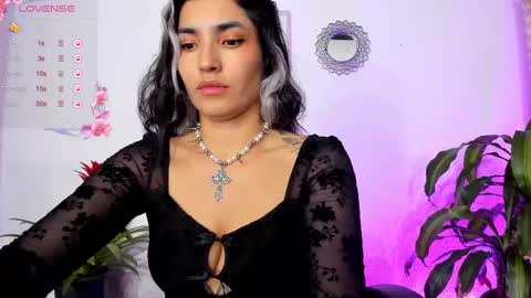 Snapshot of bella_thorne3 chatting on 02.22.25 Bella online show from 02.22.25