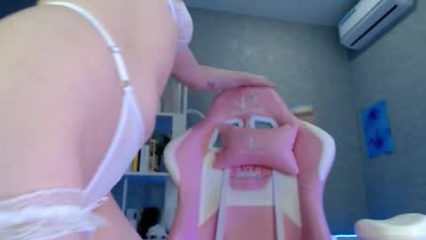 Bella Torress online show from 10.26.25