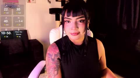 Snapshot of bellaa_miller chatting on 10.01.25 Bella  online show from 10.01.25