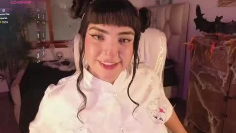 Snapshot of bellaa_miller chatting on 10.16.25 Bella  online show from 10.16.25