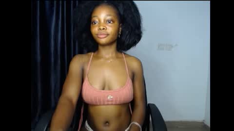 Snapshot of bellababy6 chatting on 12.15.25 bella online show from 12.15.25