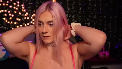 Snapshot of bellabearts chatting on 12.14.24 Bellalunabear trans JadePlant Cis online show from 12.14.24