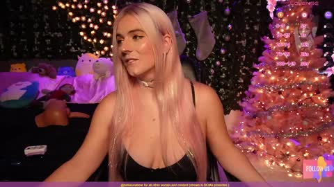 Snapshot of bellabearts chatting on 12.29.24 Bellalunabear trans JadePlant Cis online show from 12.29.24