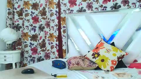 Snapshot of bellabelluci chatting on 11.29.25 BELLA online show from 11.29.25