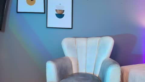 Snapshot of bellafernandez chatting on 09.18.25 Bella online show from 09.18.25