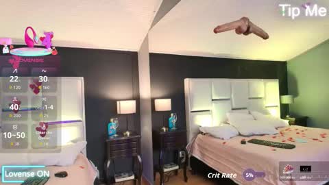 Snapshot of bellafernandez chatting on 10.14.25 Bella online show from 10.14.25