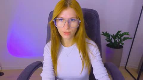 BellaFoxi online show from 09.28.25