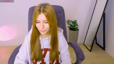 BellaFoxi online show from 10.27.25