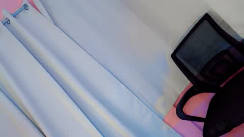 Snapshot of bellafucks1 chatting on 12.29.24 Bella rowt online show from 12.29.24