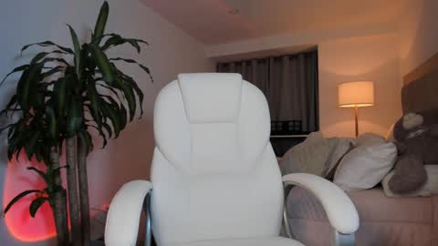 Bella Mia online show from 02.15.25