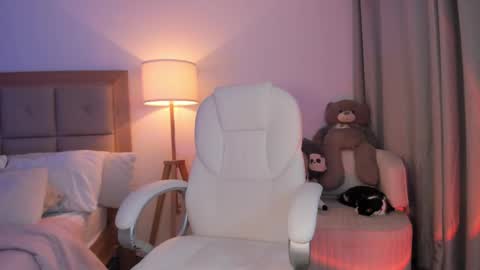 Bella Mia online show from 10.04.25