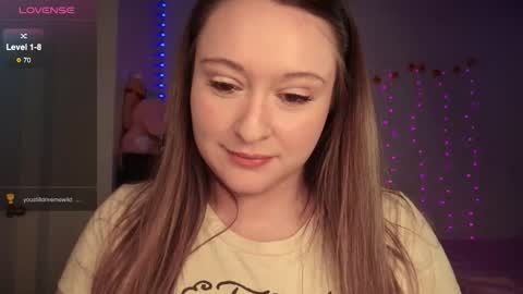 Snapshot of bellamonroee chatting on 10.26.25 Bella Monroe online show from 10.26.25