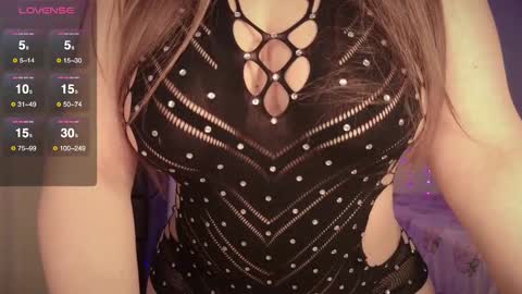 Snapshot of bellamonroee chatting on 12.16.25 Bella Monroe online show from 12.16.25