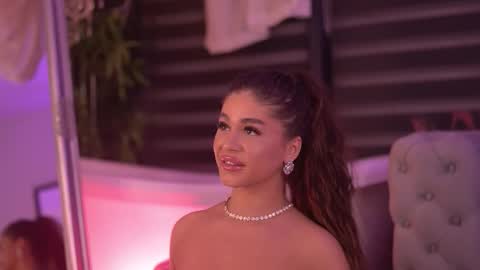 Bella online show from 12.13.25