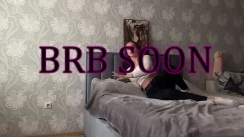 Snapshot of bellaparker_ chatting on 12.28.24 bellaparker_ online show from 12.28.24