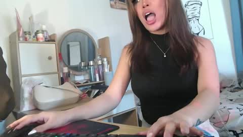 Bella Porch online show from 12.03.25