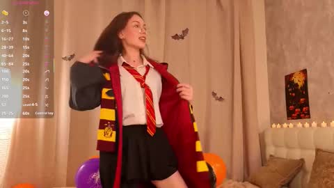 Snapshot of bellarasole chatting on 10.31.25 Anna u can call me Ana de Armas online show from 10.31.25