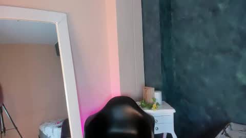 Snapshot of bellarooux chatting on 11.10.25 bellarooux online show from 11.10.25