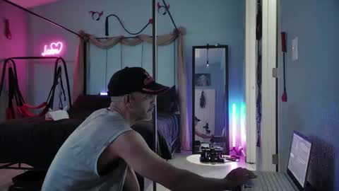 Snapshot of bellaskeykeeper chatting on 04.19.26 Bellaskeykeeper online show from 04.19.26