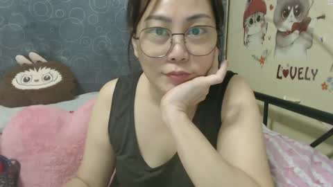 Snapshot of bellbabe chatting on 01.10.25 Bella online show from 01.10.25