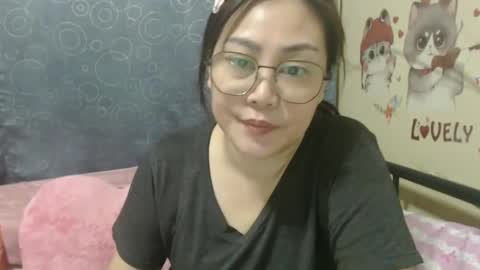 Snapshot of bellbabe chatting on 01.17.25 Bella online show from 01.17.25