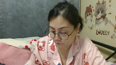 Snapshot of bellbabe chatting on 02.08.25 Bella online show from 02.08.25